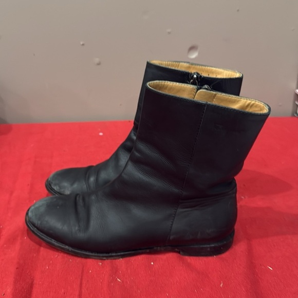 Salvatore Ferragamo Black Leather Heeled Boots - Picture 3 of 6